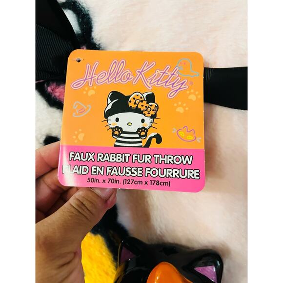 Hello kitty faux rabbit fur throw 50 by 70  with Hello kitty pumpkin tea light - Picture 3 of 5
